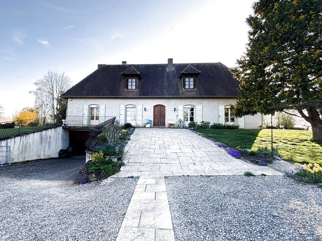 Maison à ARNAY-LE-DUC