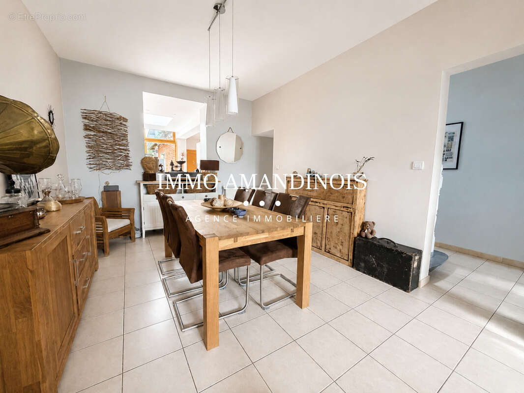 Maison de ville à Saint-Amand-les-Eaux, bâtie sur 952 m2. - photo 5