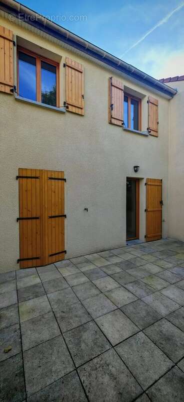 Appartement à PONT-SAINTE-MARIE