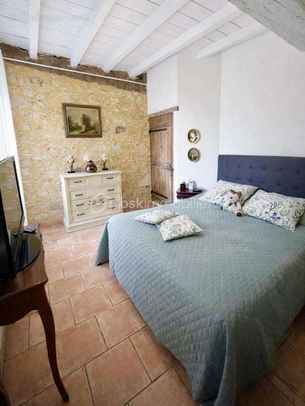 Ensemble de bâtiments en pierre composé d’une maison d’habitation, d’un gîte, d’un pool house, de deux ateliers et de deux sécho - photo 17