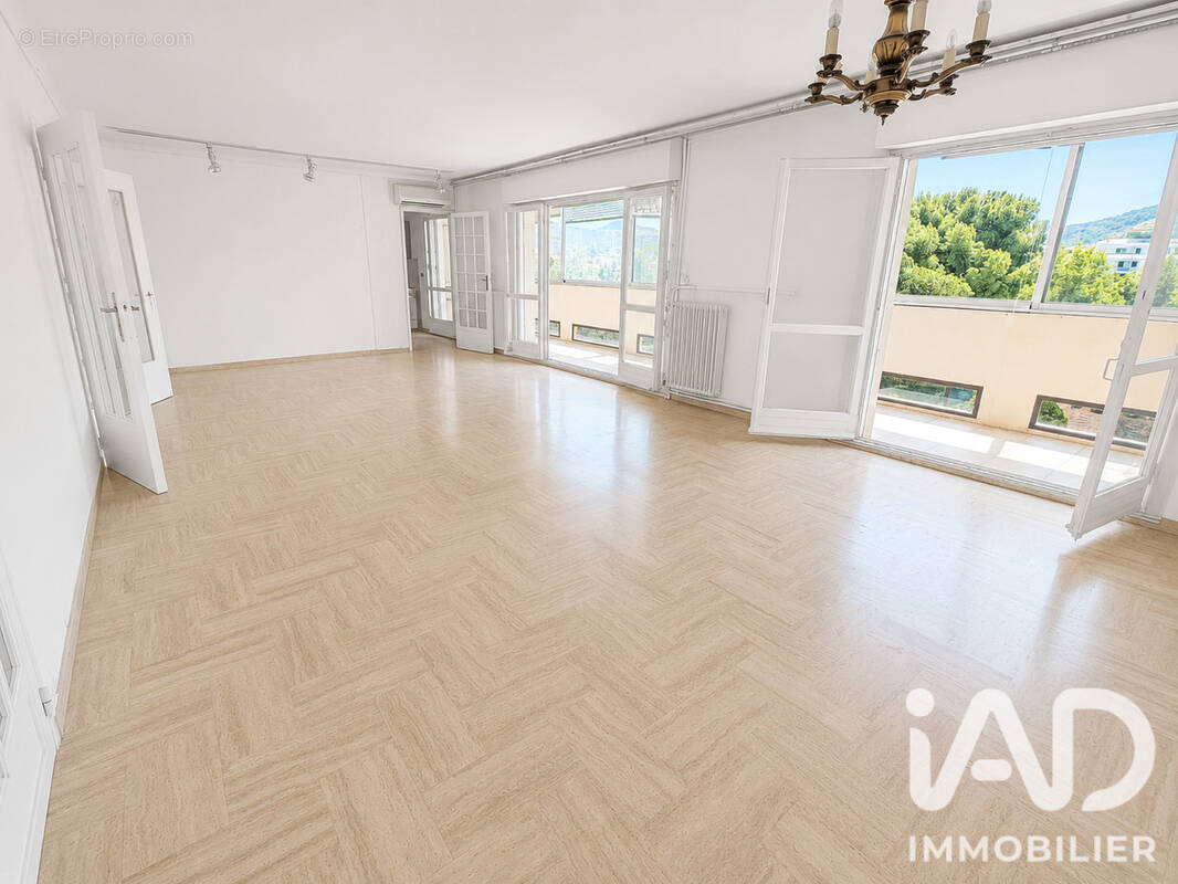 Photo 1 - Appartement à MARSEILLE-9E