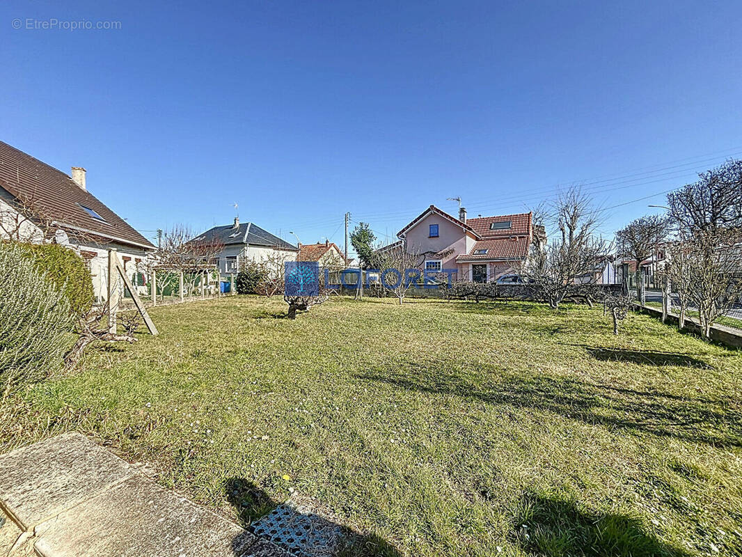 Terrain à SAVIGNY-SUR-ORGE