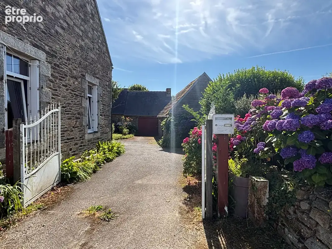 Maison à PLOUZELAMBRE
