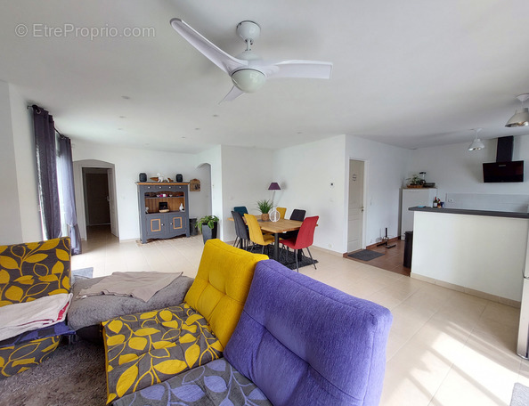 Maison à SAINTE-RADEGONDE-DES-NOYERS