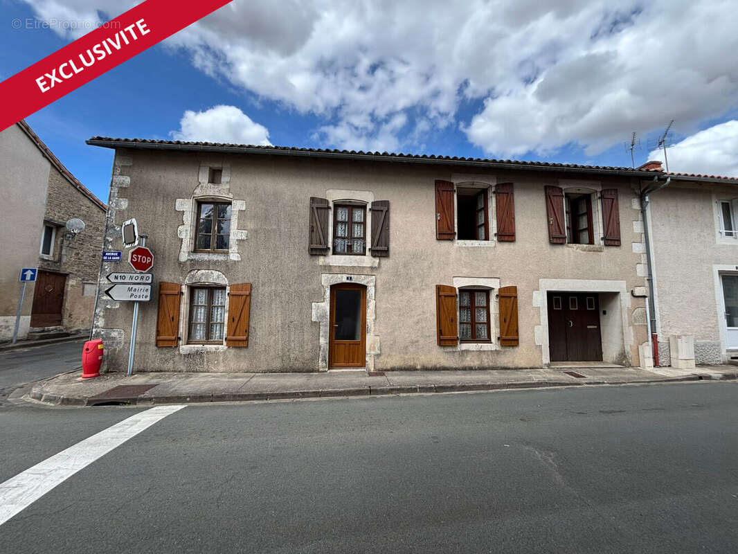 Maison à COUHE