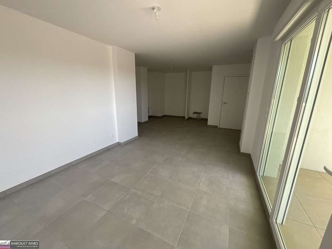 APT T3 offrant 67 m² avec terrasse 19 m² et parking au 3° étage avec ascenseur... - photo 4