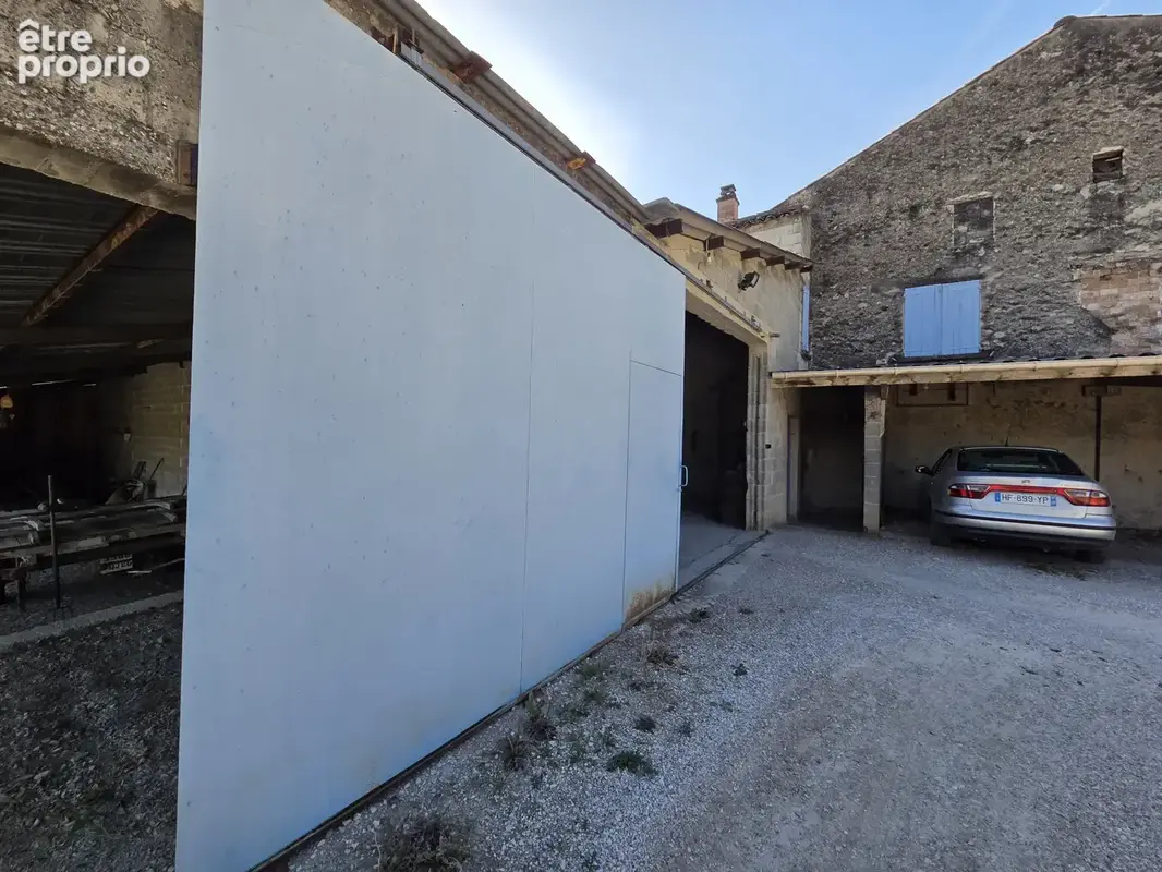Condorcet, maison ancienne, 200 m2 de dépendances, 7800m2 terrain plat attenant. - photo 27
