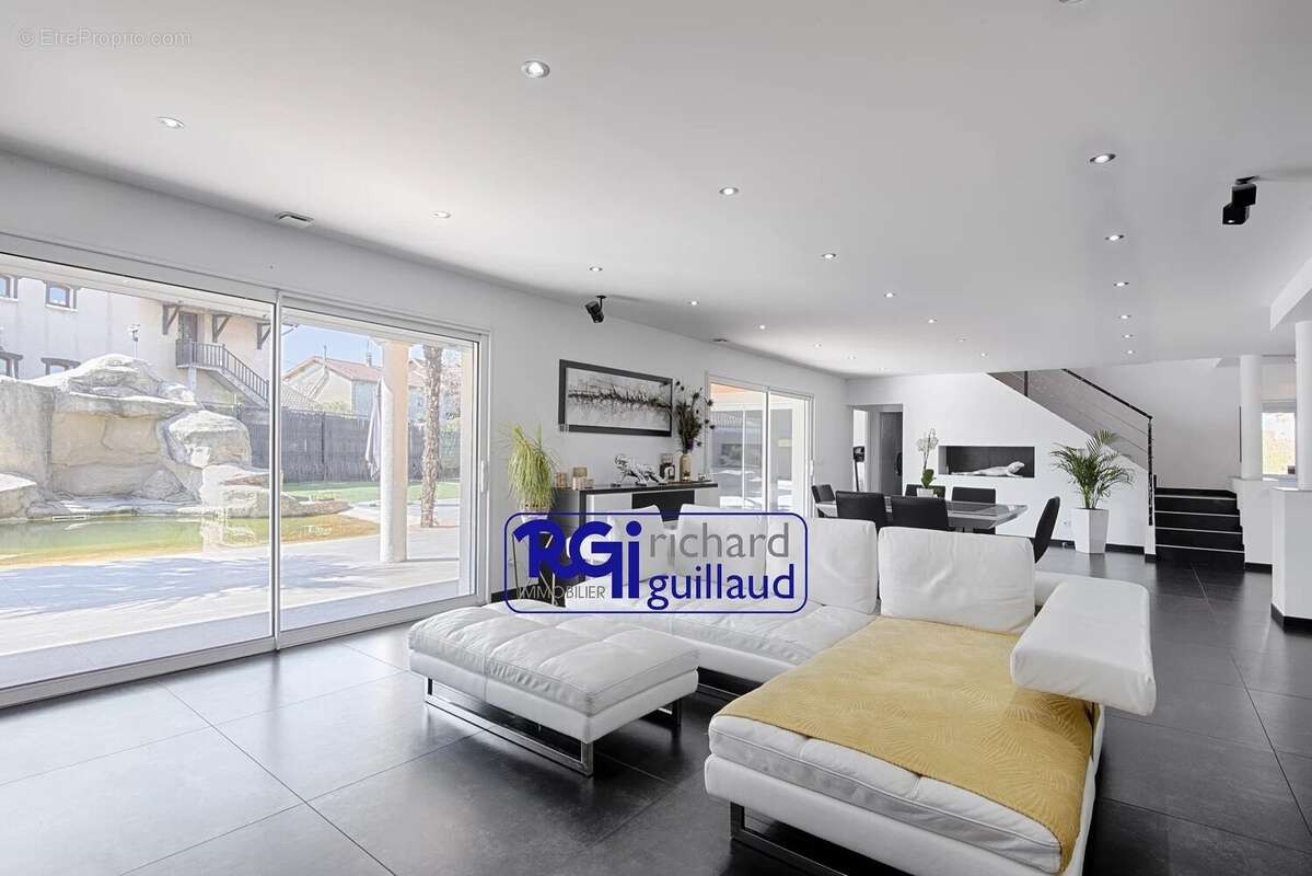 Maison à LA TOUR-DU-PIN