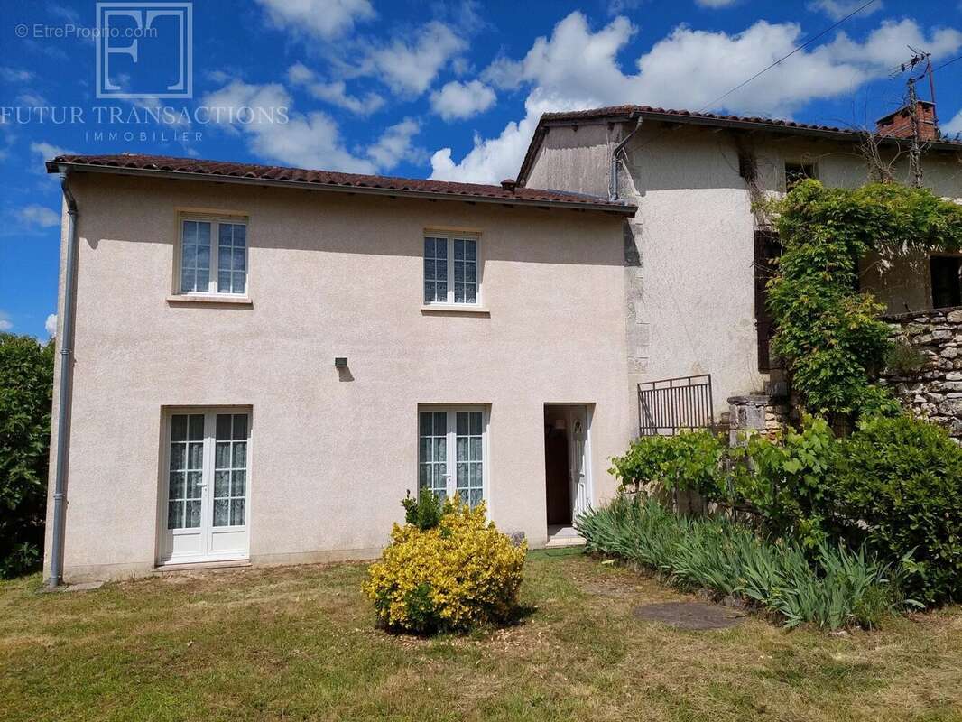 Maison à SAINT-FRONT-LA-RIVIERE
