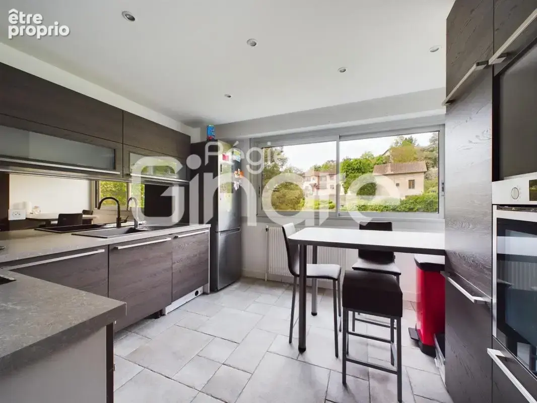 Vente - Appartement - 5 pièces + cuisine - 113 m² - 419 000 € - - photo 4