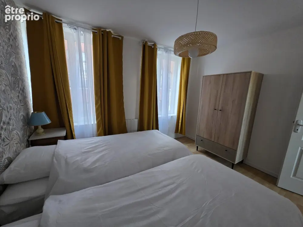 Immeuble  de rapport - 3 appartements dont 1 avec cour - En bon état général. - photo 11