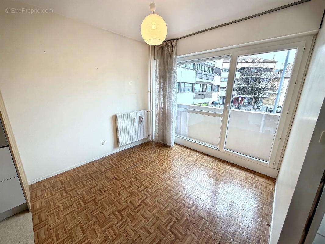 Place du Marché - T3 de 66,86 m2 au 1er étage - photo 6