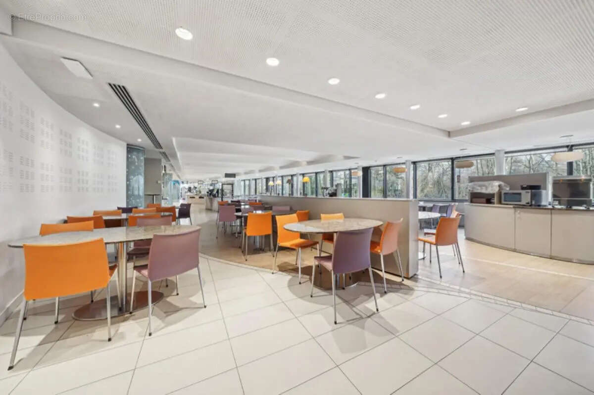 Commerce à ISSY-LES-MOULINEAUX