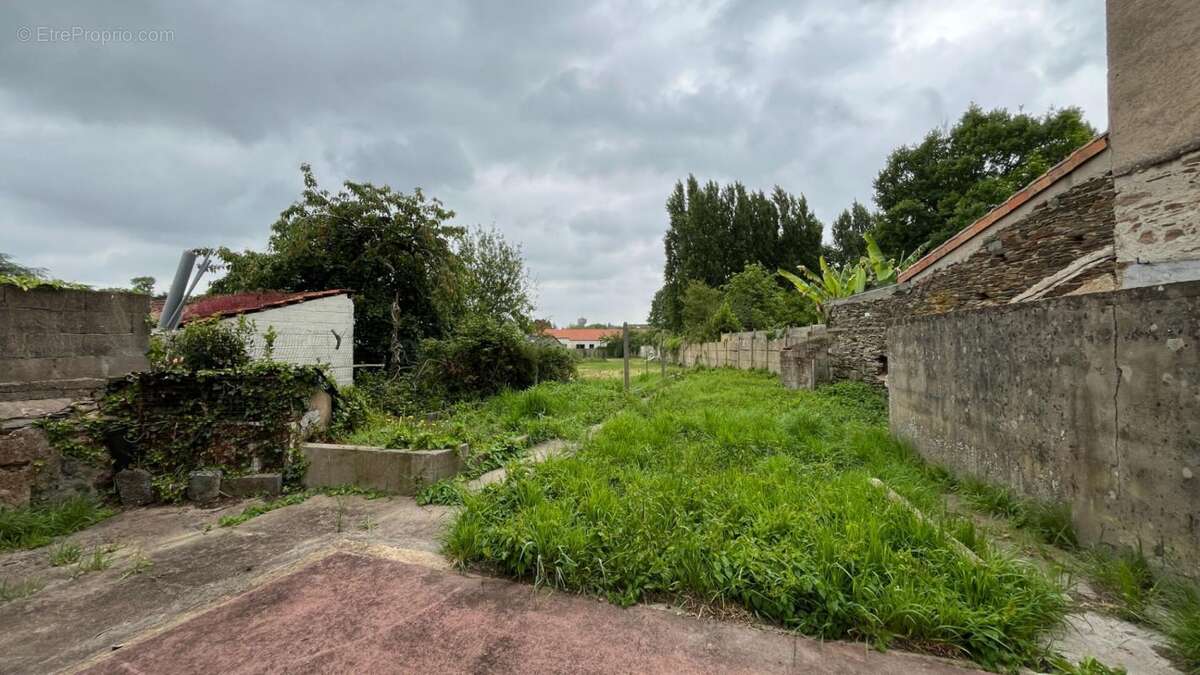 Maison à SAINT-MACAIRE-EN-MAUGES