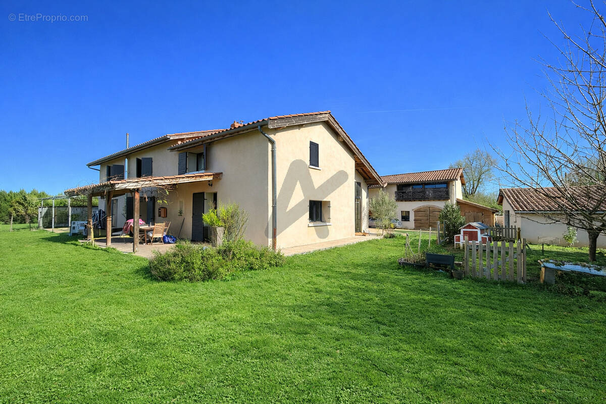 Maison à SAVIGNEUX