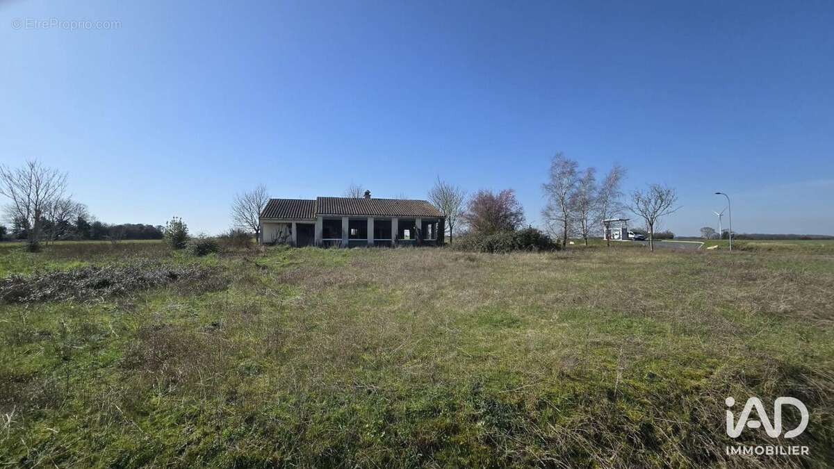 Photo 2 - Commerce à CHAUNAY