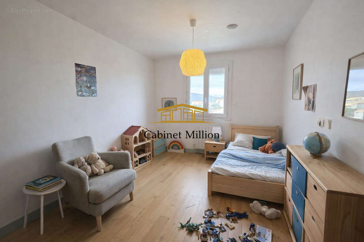 Maison à VIC-LA-GARDIOLE