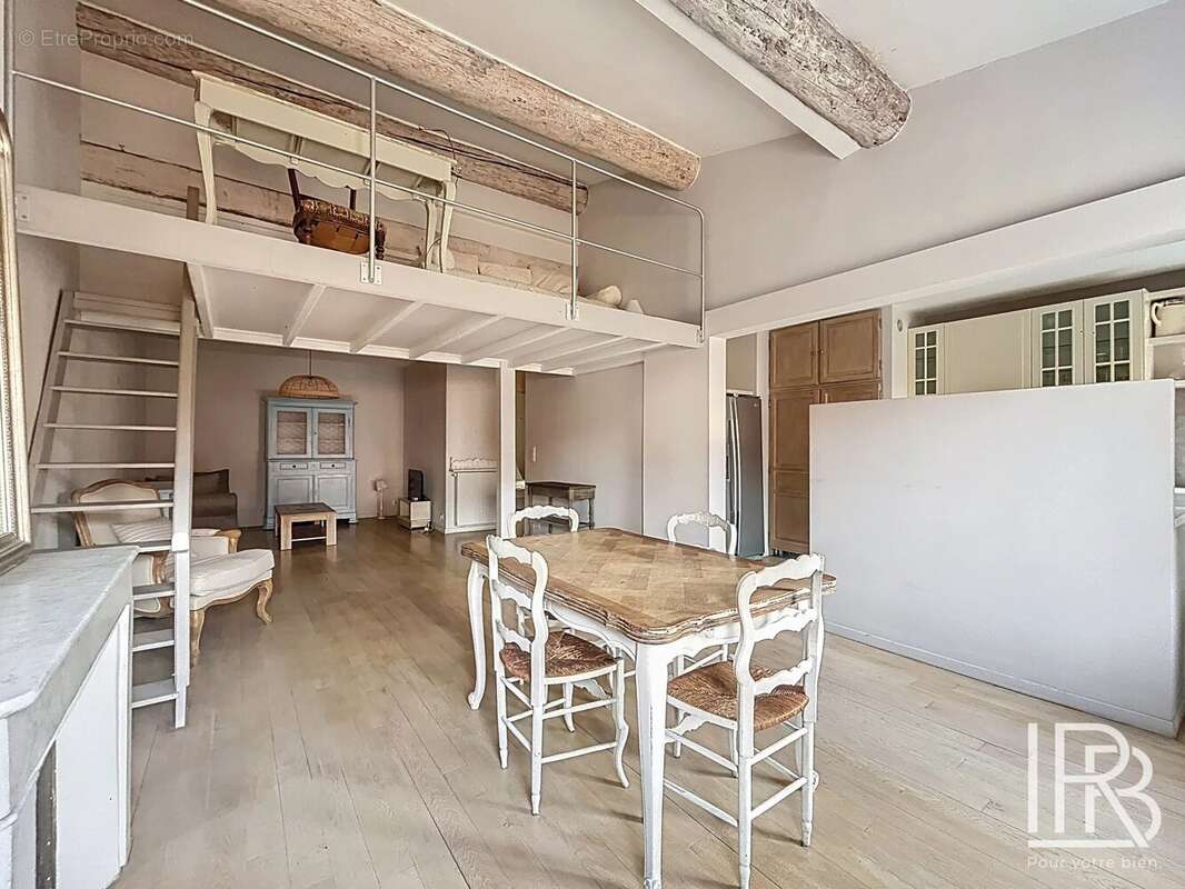 Appartement à MARSEILLE-1E