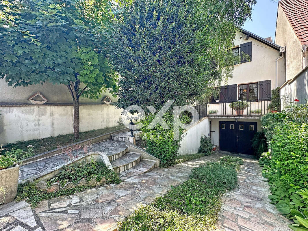 Maison 137 m² à Saint-Denis  - photo 7