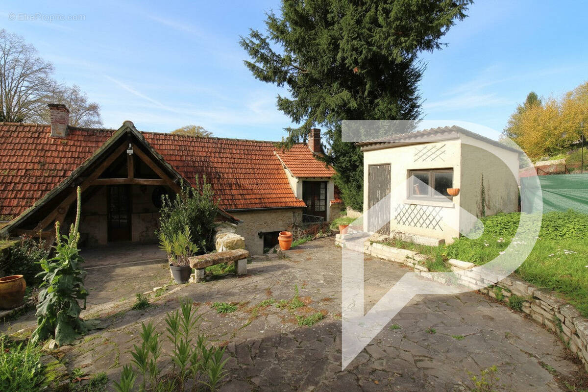 Maison à CUISE-LA-MOTTE