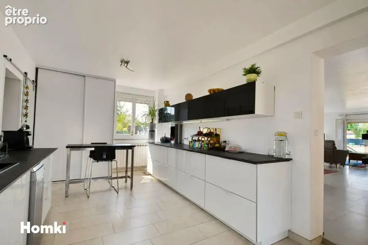 MONTAUBAN – Maison de plain-pied de 156 m² avec piscine sur 2 256 m² de terrain - photo 4