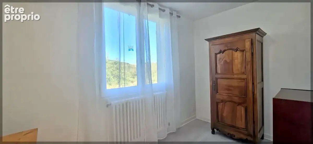 À Vernoux-en-Vivarais, maison 93 m2 avec jardin, 3 chambres et vue sur le lac - photo 8