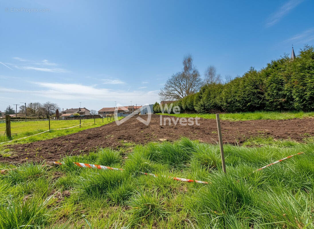 Terrain à MERLES-SUR-LOISON