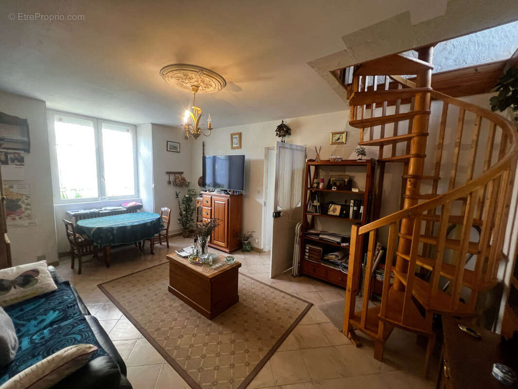 PROPRIÉTÉ de 300m2 hab et DEPENDANCES dans PARC 2550m2 - photo 8