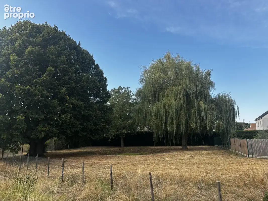 Terrain à SAULX-MARCHAIS