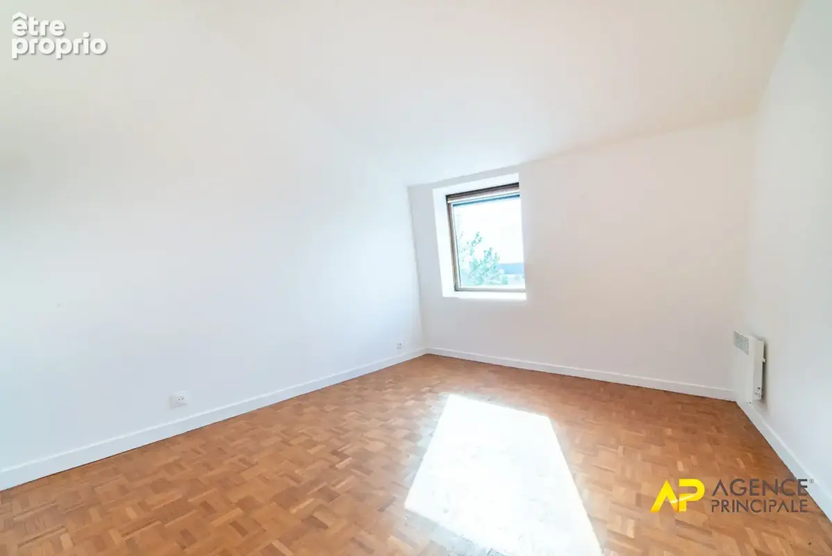 Exclusivité à La Garenne-Colombes : Superbe appartement 5 pièces au dernier étage avec parking et cave - photo 8