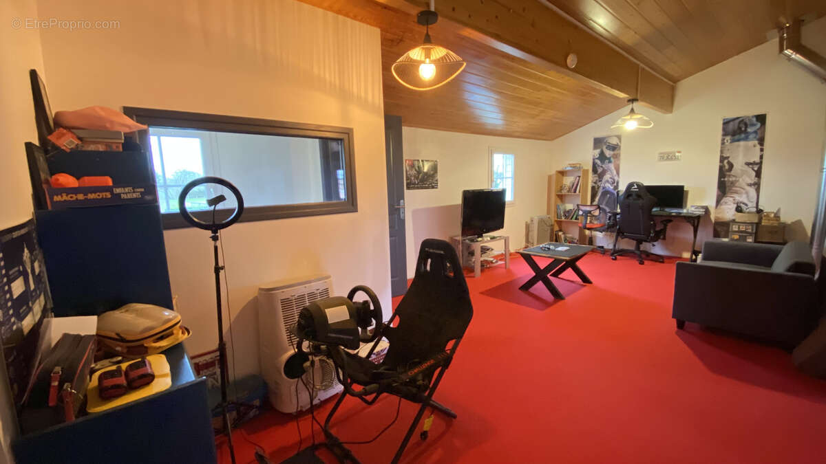 Maison à CHAMPAGNOLLES