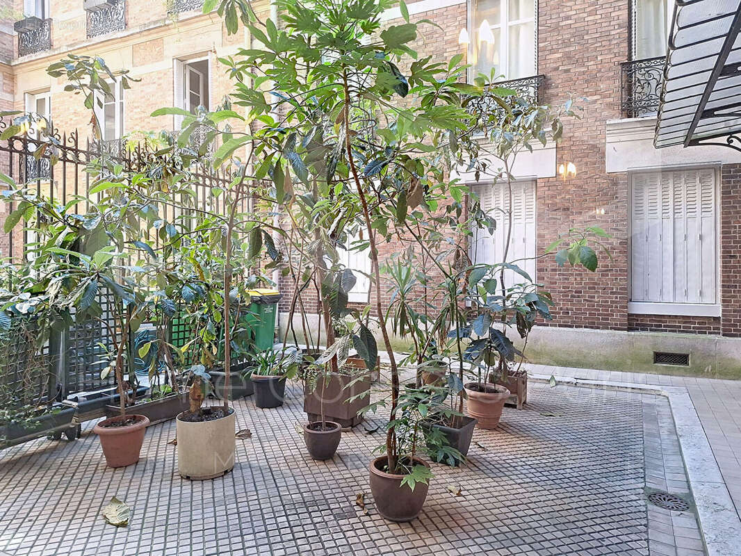 Dans le quartier St Lazare, studio en rez de chaussée - photo 3