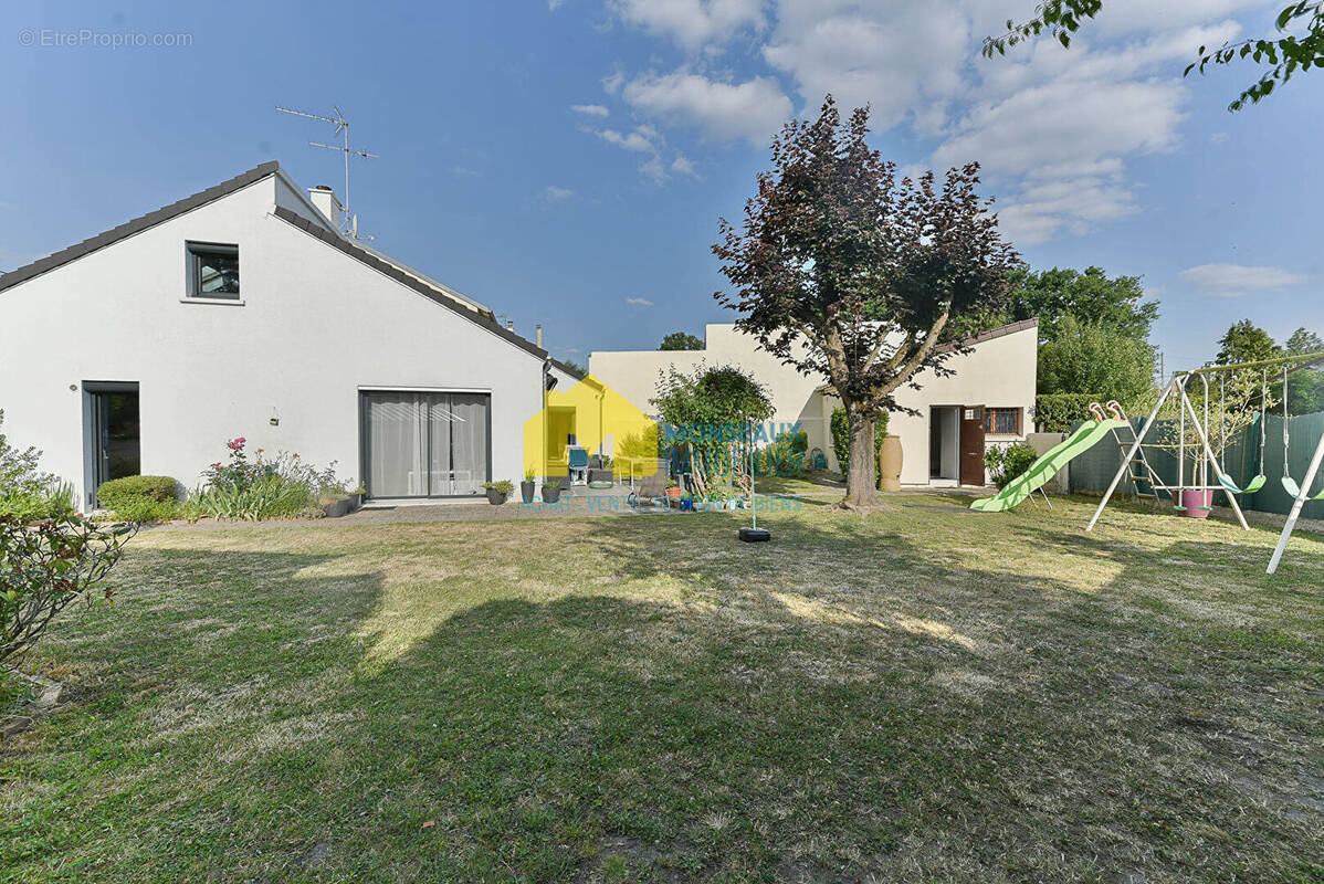 Maison à SAINTE-GENEVIEVE-DES-BOIS