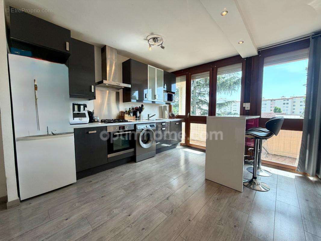 Appartement 4 pièces, 3 chambres / balcon / cave / parking / terrain de tennis - photo 6