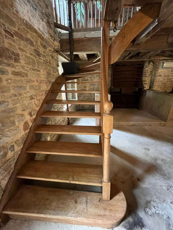 Moulin du 18ème siècle à Gizia, 10 pièces,  300m2, terrain 1Ha - photo 8