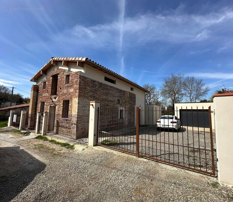 Maison à MONTAIGUT-SUR-SAVE