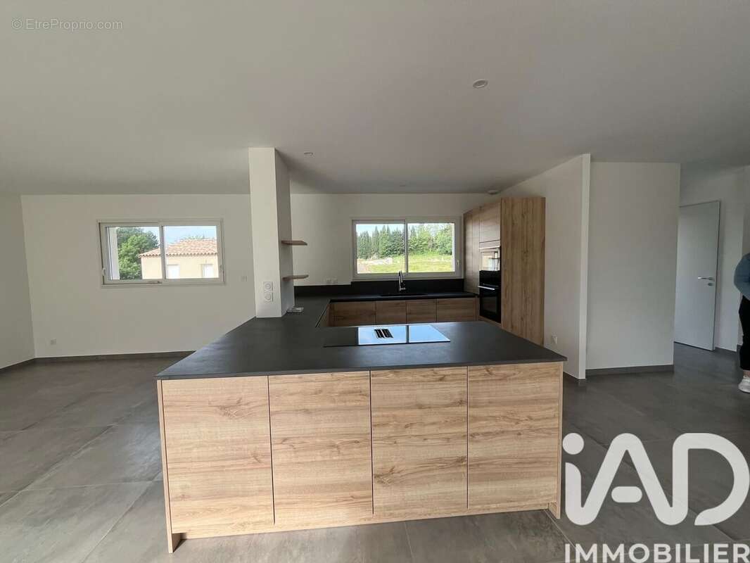 Maison 173 m² à Les Granges-Gontardes  - photo 3