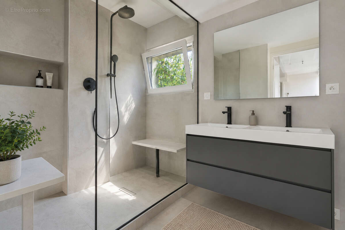 Appartement à PARIS-20E