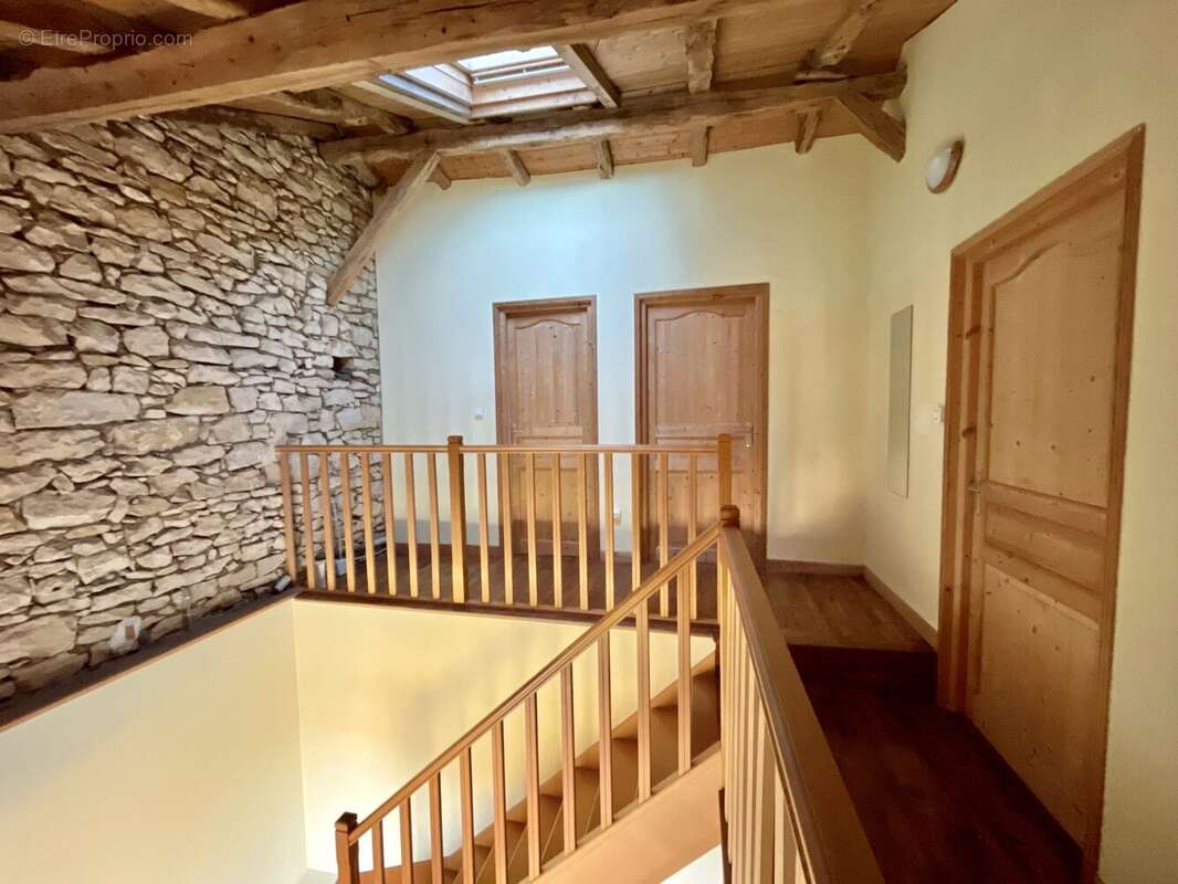 Maison à MAUZAC-ET-GRAND-CASTANG