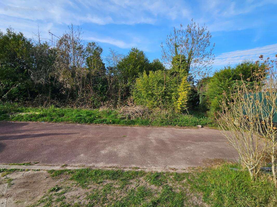 Terrain à SAINT-GERMAIN-LES-ARPAJON