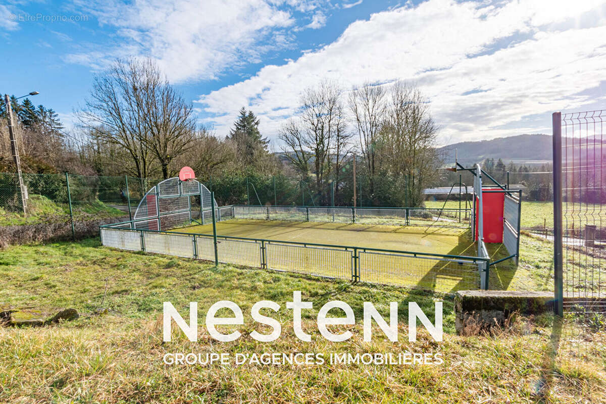 Ensemble immobilier de 8 bâtiments dont 2 maisons, 2300 m2 de surface utile sur 3 hectatres - photo 13