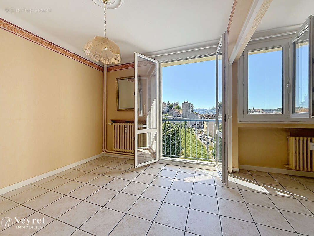 T4 carnot prefecture - photo 4