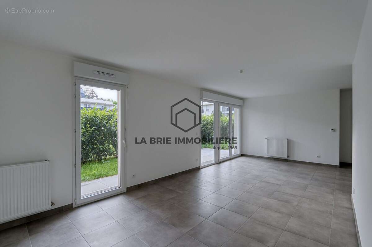 Appartement 70 m² à Emerainville  - photo 5