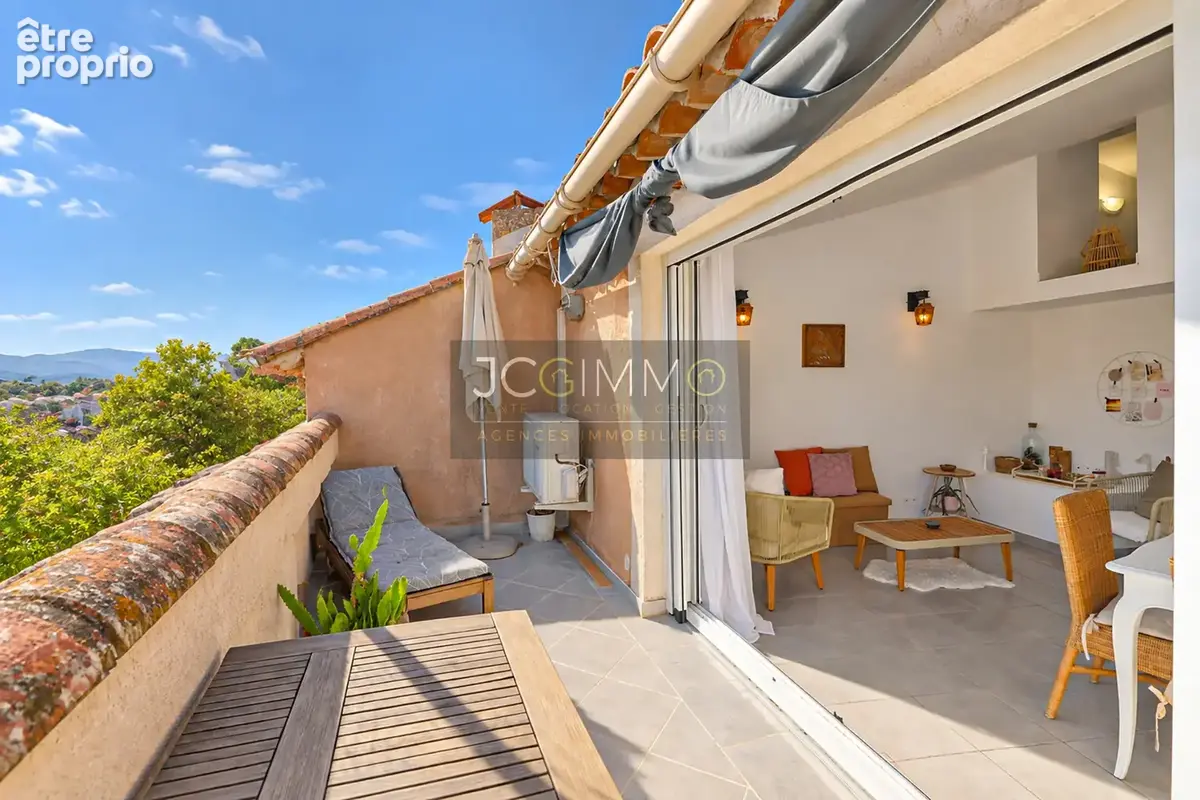 Appartement T2 de 32,78m2 loi carrez entièrement rénové avec terrasse tropézienne ! - photo 1