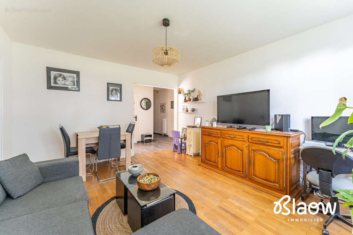 Appartement à MEYZIEU