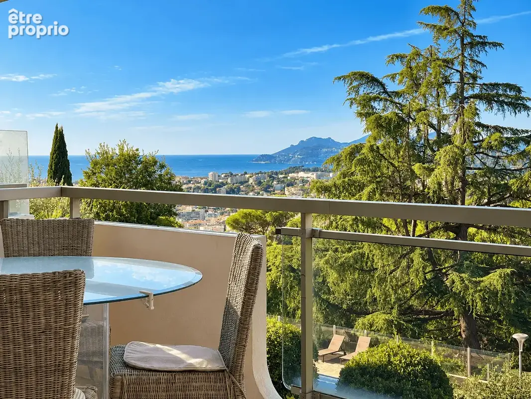 Hauteurs de Cannes - T3 85 m2 - Vue mer - Terrasse - Parking - Cave - Le Cannet - photo 2