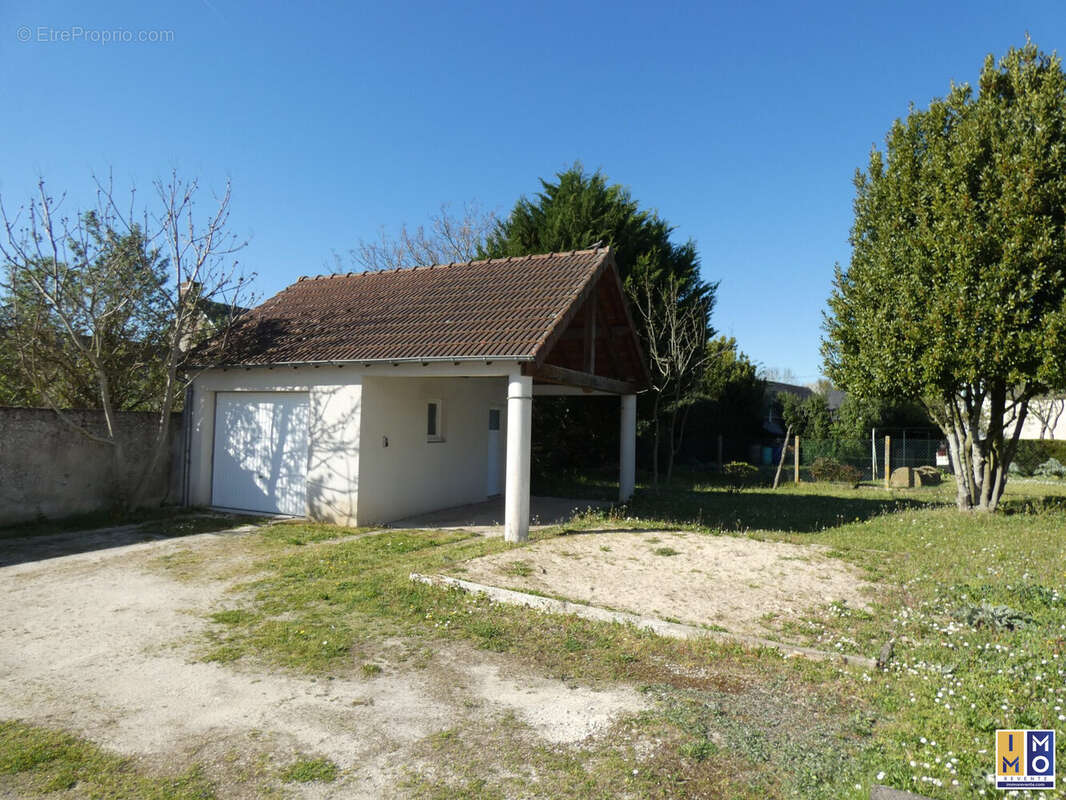 Maison à MOULINS-SUR-YEVRE