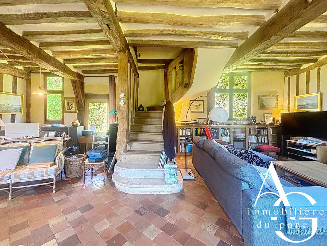 Maison 202 m² à Saint-Arnoult  - photo 3