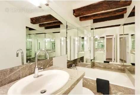 Appartement à PARIS-7E