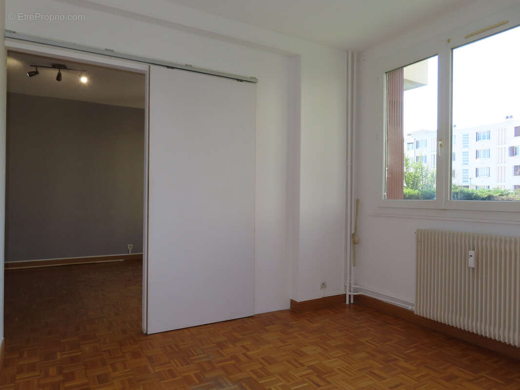 Appartement T3 avec jardin, cave et parking - photo 9